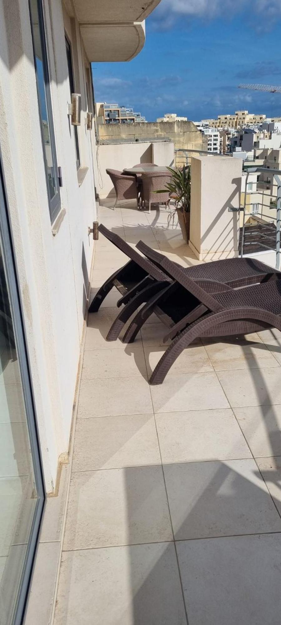 Metrostays Penthouse St Julian's Appartement *